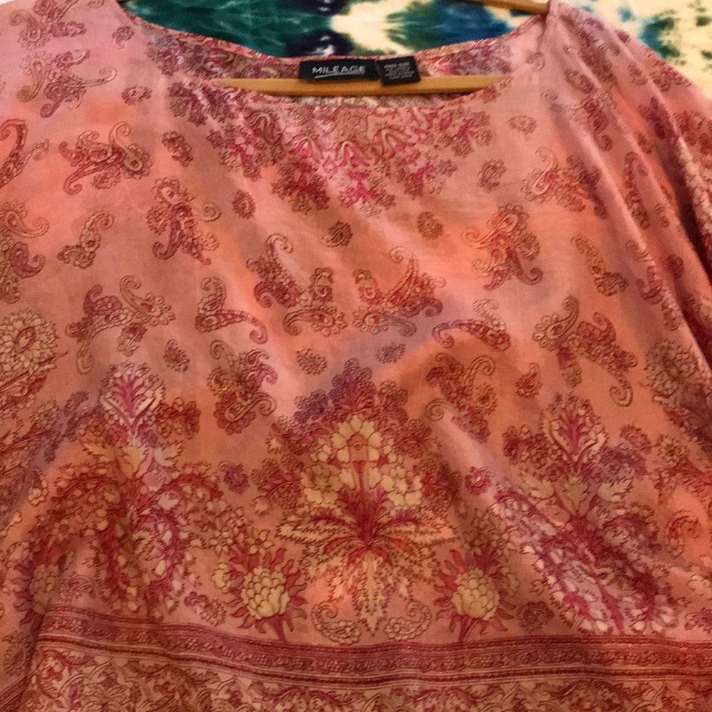 💜BOGO💜Flowy top - Picture 2 of 3